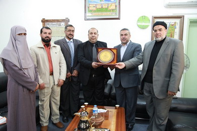 وفد من عمادة شئون الطلبة يلتقي وزير الأوقاف والشئون الدينية