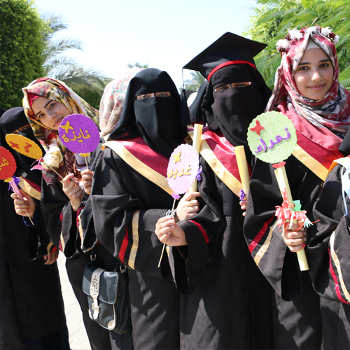 بحضور عميد شئون الطلبة د. عماد الدين الشنطي فرع الجنوب يكريم طلبة الامتياز