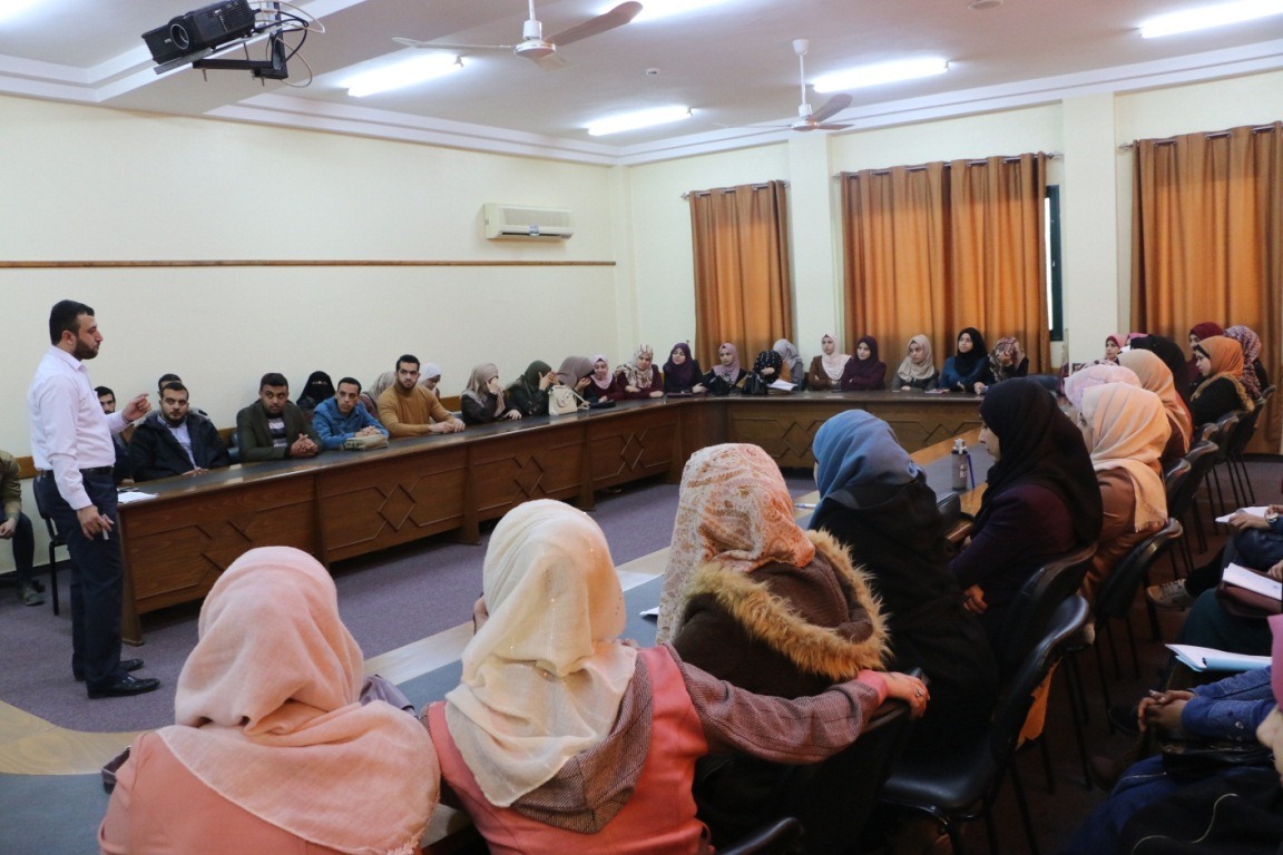 فرع الجنوب بالتعاون مع دائرة شئون الخريجين يُنفذ برنامج تدريبي مجاني لطلبة الجامعة  وخريجيها تحت عنوان ” البحث عن عمل هو عمل “
