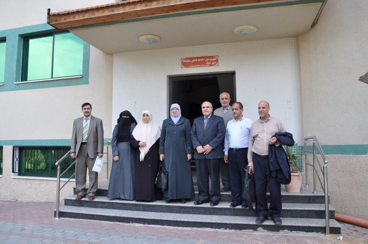 عمادة كلية التربية والهيئة  الاكاديمية و الإدارية تقوم بزيارة لفرع الكلية في جنوب قطاع غزة