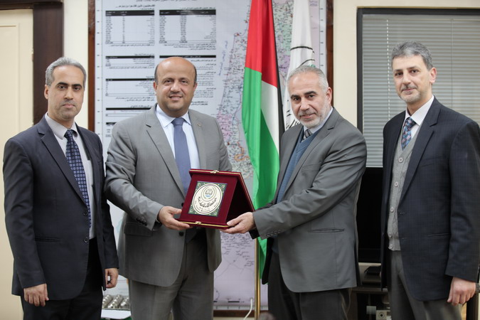 وفد من الهيئة الوطنية للاعتماد والجودة والنوعية في فلسطين يزور الجامعة ويثني على التزامها بمعايير الهيئة في برامجها الأكاديمية