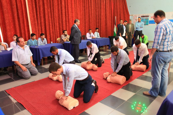 Hayat Center Conducts  Medical Training on How to Save a Life in a Minute