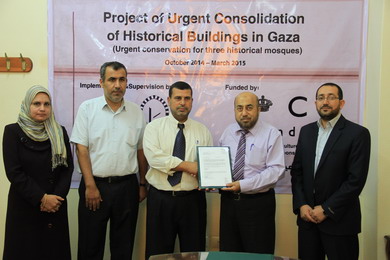Supported by Prince Claus Fund, Iwan Signs an Agreement for Urgent Consolidation
