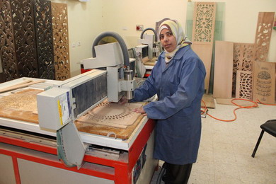 Samah Challenged disability of digging her name on  wood
