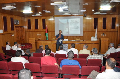 A Norwegian Specialist Delivers a Lecture at IUG