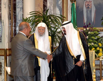 IUG Board of Trustees Chairman participates in World Muslim Conference in Mecca
