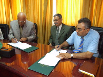 IUG and KhanYounis Municipality Sign A cooperation Agreement