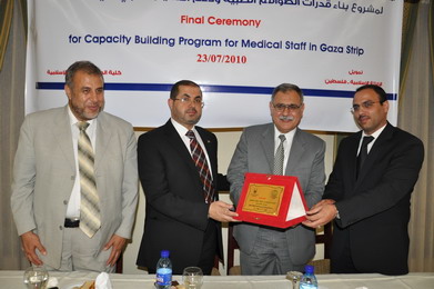 IUG and Islamic Relief Celebrate the Graduation of Participants in the Project of Building Medical Abilities of Medicines